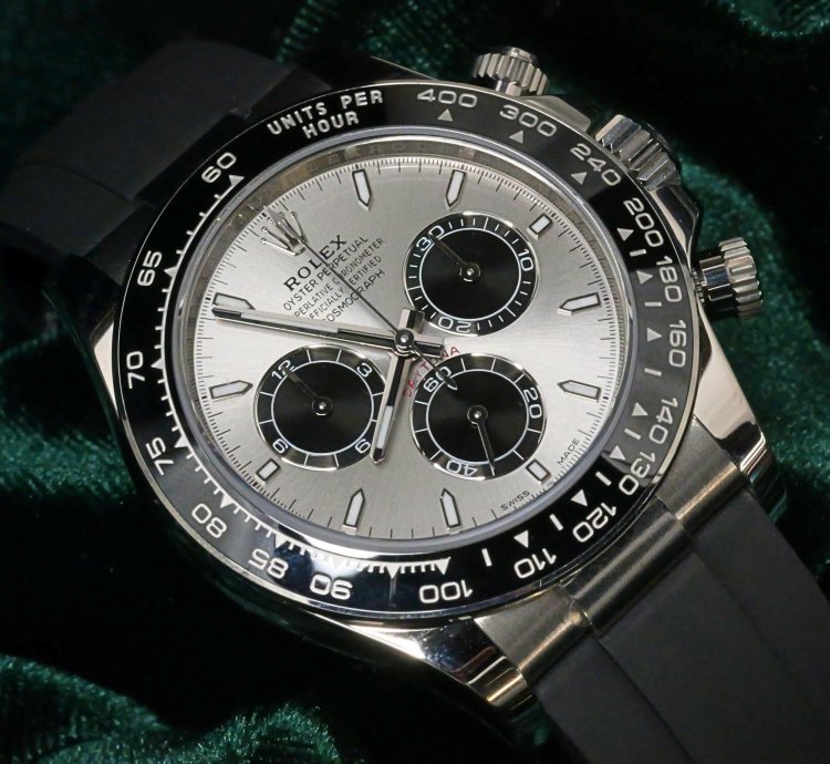 Rolex Daytona Mint Complete Set Daytona Ghost Silver Dial Ceramic Bezel Black Rubber Strap 126519ln-0006