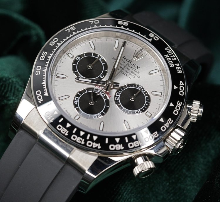 Rolex Daytona Mint Complete Set Daytona Ghost Silver Dial Ceramic Bezel Black Rubber Strap 126519ln-0006