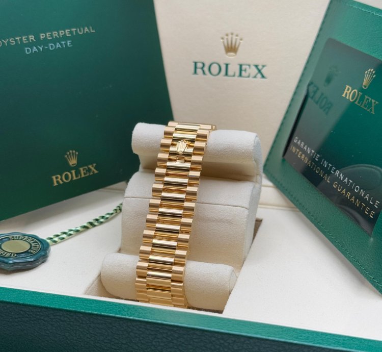 Rolex Day-date 40 New 2025 Black Dial Yellow Gold Fluted Bezel President Bracelet