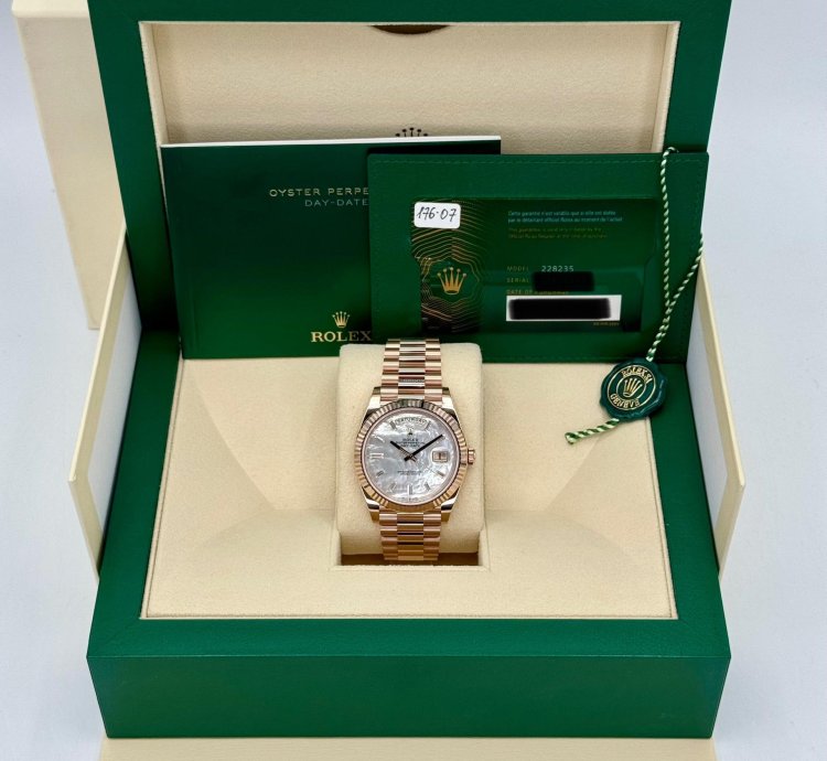 Rolex Day-date 40 New 2025 Day-date 40mm 228235 Presidential Rose Gold Mop Diamond Baguette Dial
