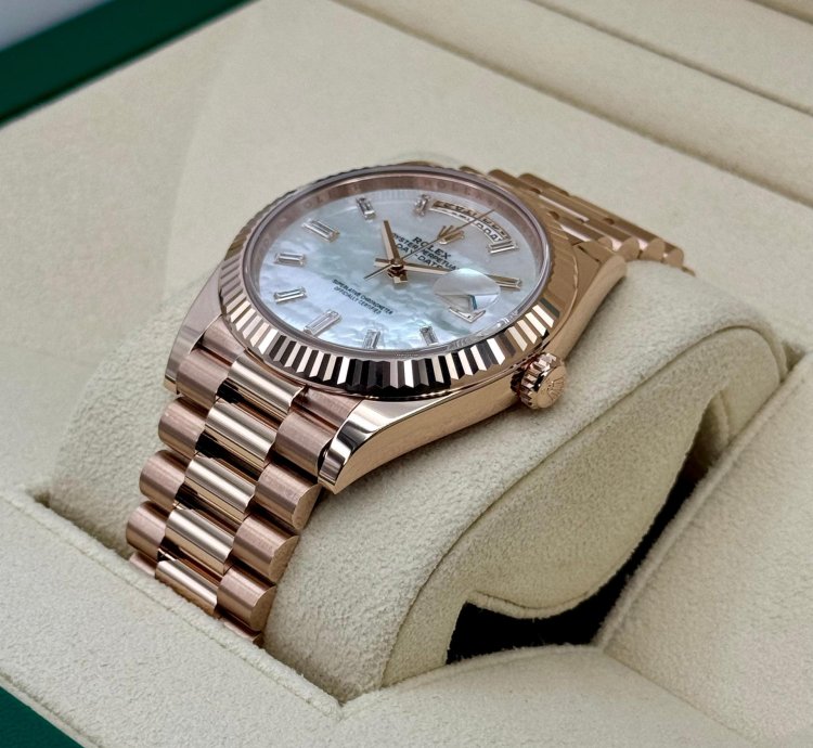Rolex Day-date 40 New 2025 Day-date 40mm 228235 Presidential Rose Gold Mop Diamond Baguette Dial