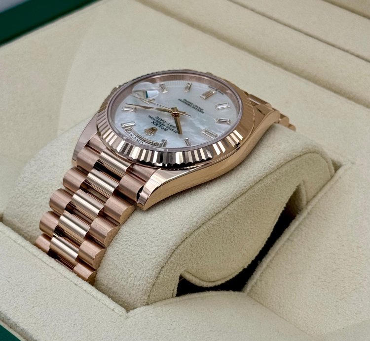 Rolex Day-date 40 New 2025 Day-date 40mm 228235 Presidential Rose Gold Mop Diamond Baguette Dial