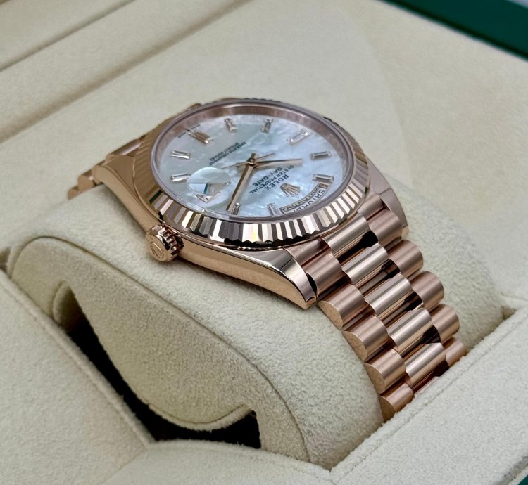 Rolex Day-date 40 New 2025 Day-date 40mm 228235 Presidential Rose Gold Mop Diamond Baguette Dial
