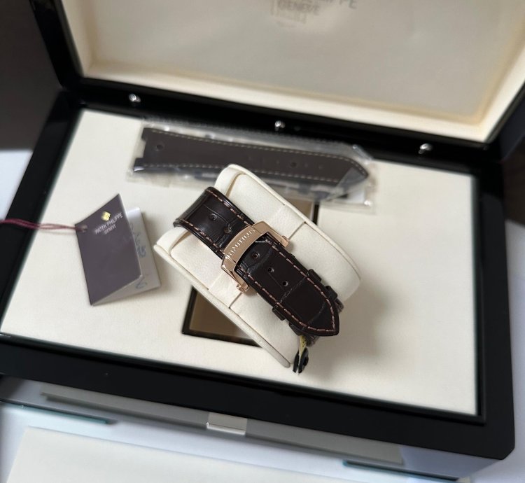 Patek Philippe Nautilus Fullset 2010 Wie Neu Deu Revision 2022