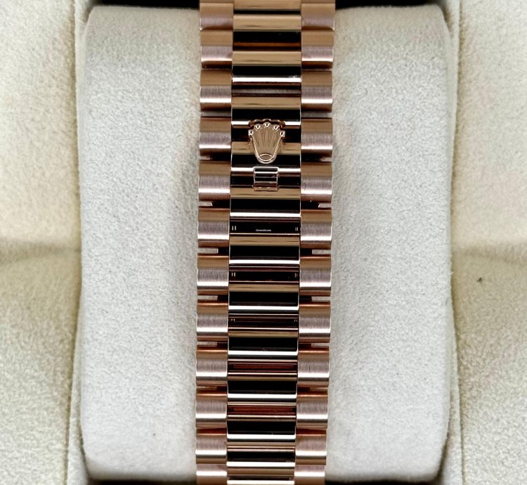 Rolex Day-date 40 New 2025 Day-date 40mm 228235 Rose Gold Chocolate Baguette Dial