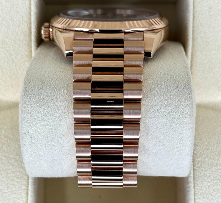 Rolex Day-date 40 New 2025 Day-date 40mm 228235 Rose Gold Chocolate Baguette Dial