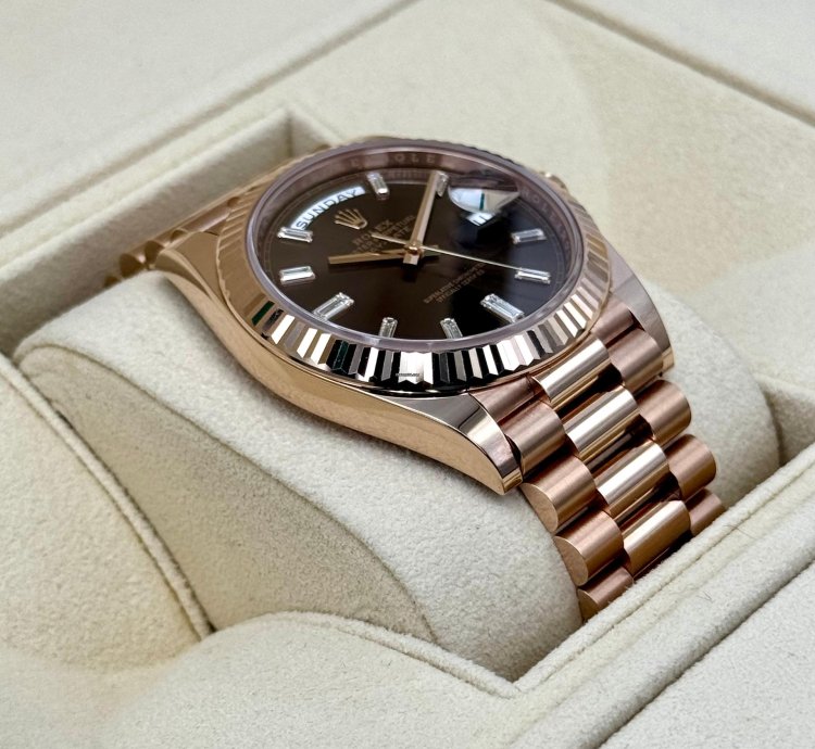 Rolex Day-date 40 New 2025 Day-date 40mm 228235 Rose Gold Chocolate Baguette Dial