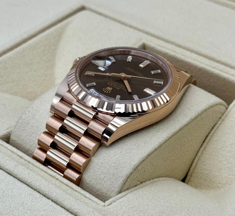 Rolex Day-date 40 New 2025 Day-date 40mm 228235 Rose Gold Chocolate Baguette Dial