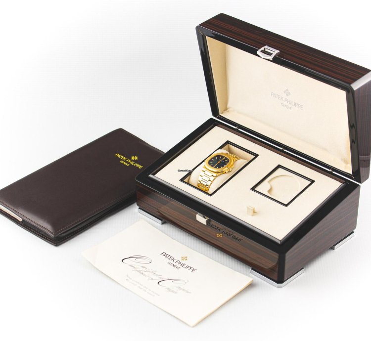 Patek Philippe Nautilus Gold 18k 37mm Ref 3800 001 Full Set