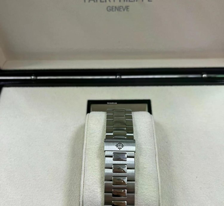 Patek Philippe Nautilus Great Condition Box Pusher And Archive Papers