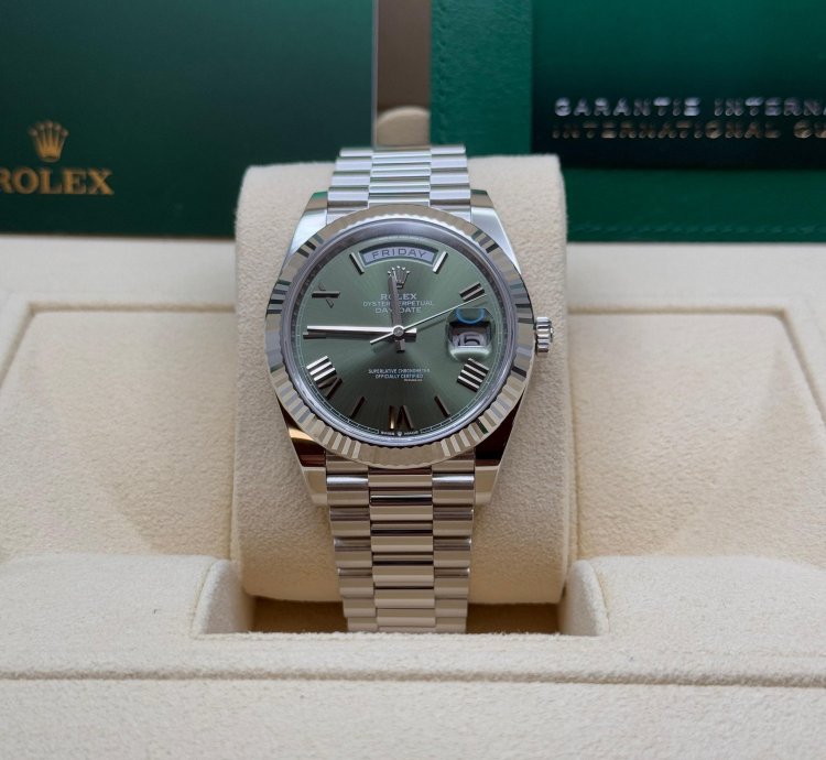 Rolex Day-date 40 New 2025 Olive Green Roman Dial Fluted Bezel Platinum President Bracelet