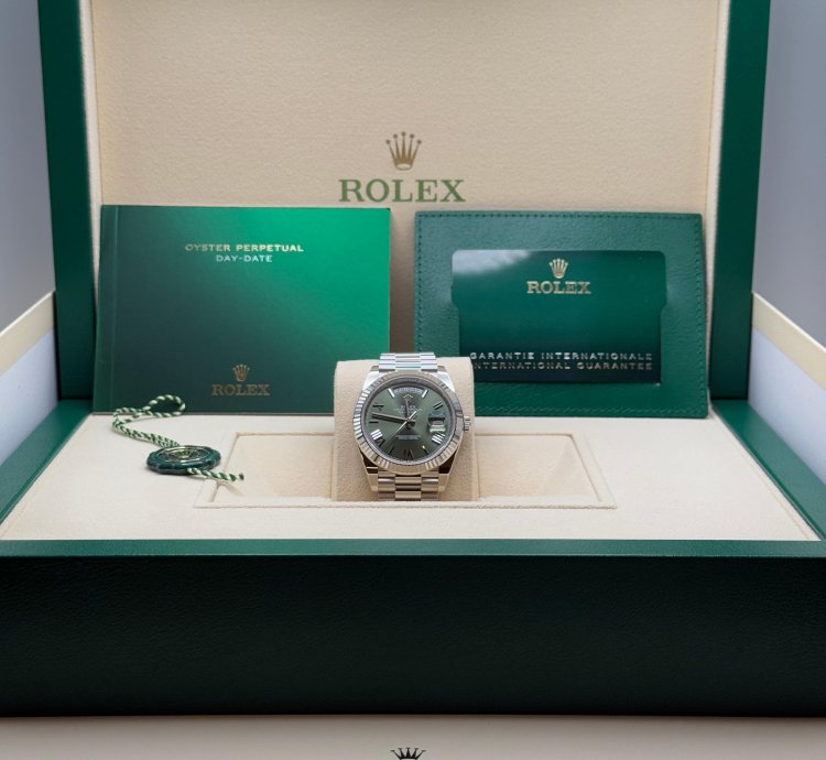 Rolex Day-date 40 New 2025 Olive Green Roman Dial Fluted Bezel Platinum President Bracelet