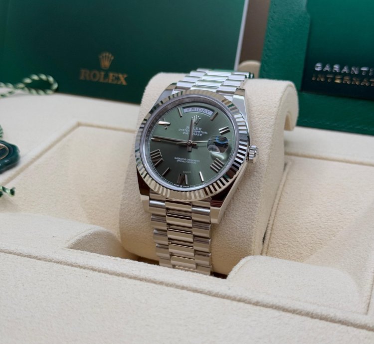 Rolex Day-date 40 New 2025 Olive Green Roman Dial Fluted Bezel Platinum President Bracelet