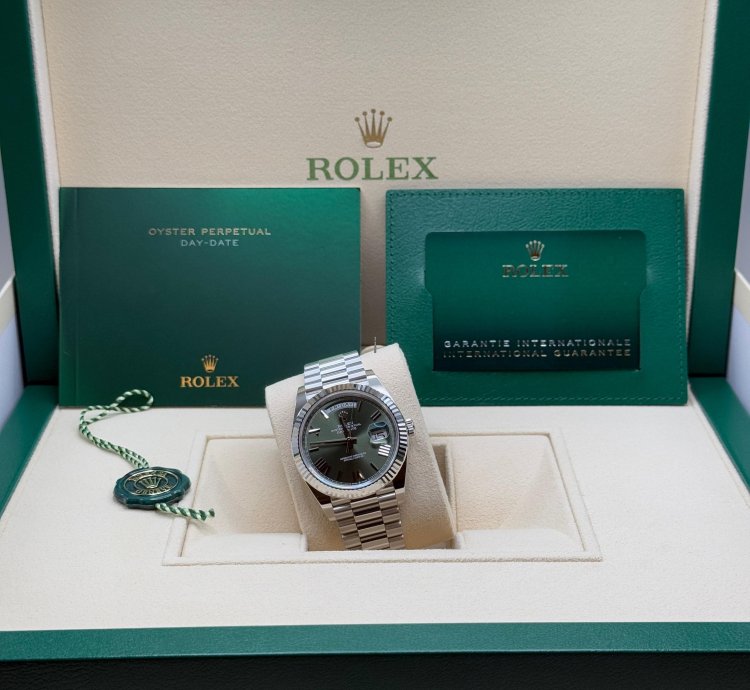 Rolex Day-date 40 New 2025 Olive Green Roman Dial Fluted Bezel Platinum President Bracelet