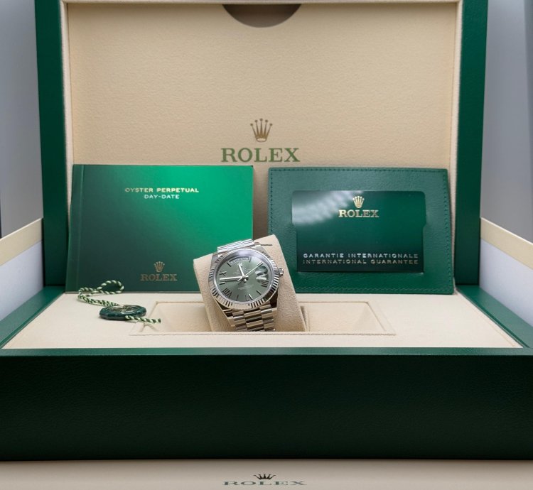 Rolex Day-date 40 New 2025 Olive Green Roman Dial Fluted Bezel Platinum President Bracelet