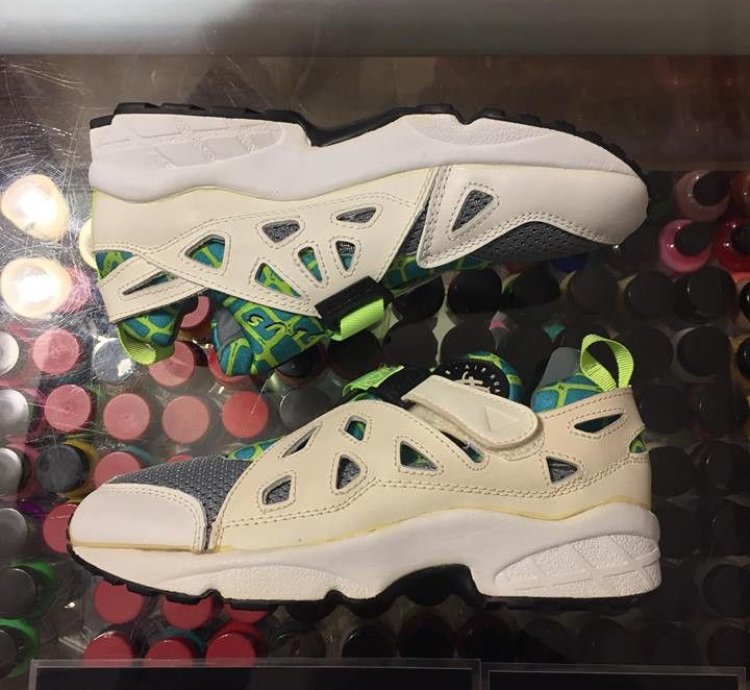 1993 Nike Air Huarache Plus Aqua Size 4
