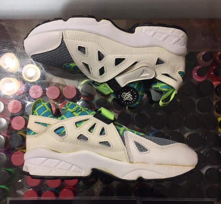 1993 Nike Air Huarache Plus Aqua Size 4