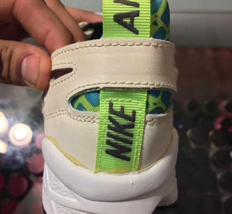 1993 Nike Air Huarache Plus Aqua Size 4