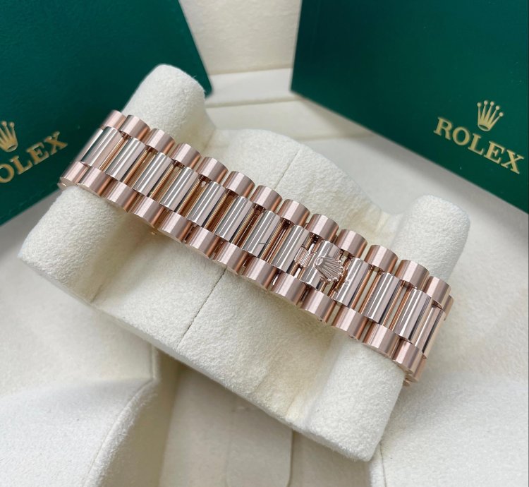 Rolex Day-date 40 New Day-date 40mm 228235 Rose Gold Fluted Olive Green Roman Dial Presidential