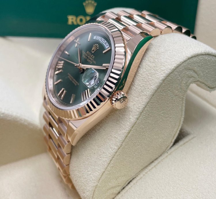 Rolex Day-date 40 New Day-date 40mm 228235 Rose Gold Fluted Olive Green Roman Dial Presidential
