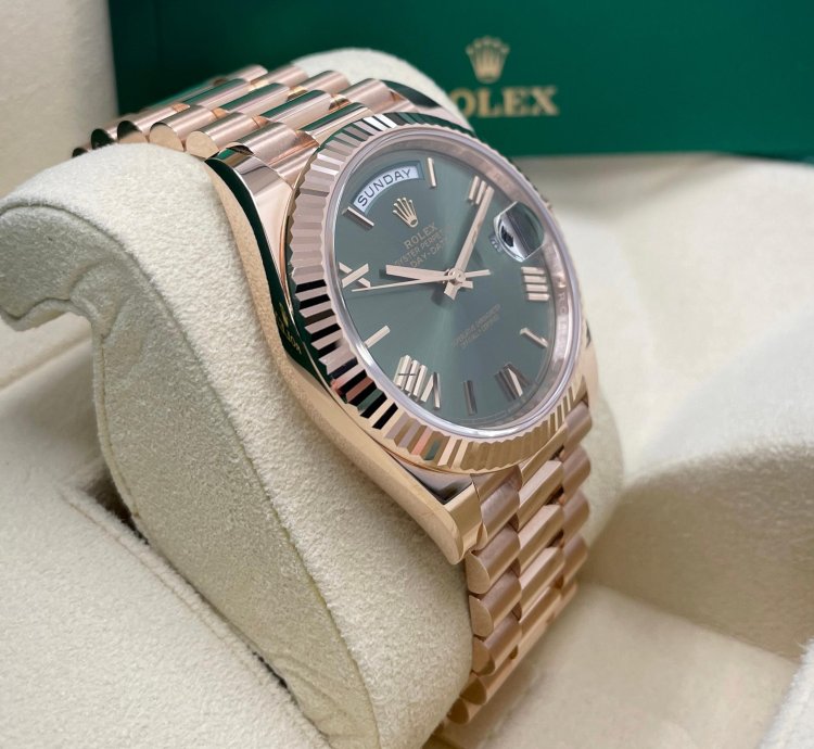Rolex Day-date 40 New Day-date 40mm 228235 Rose Gold Fluted Olive Green Roman Dial Presidential