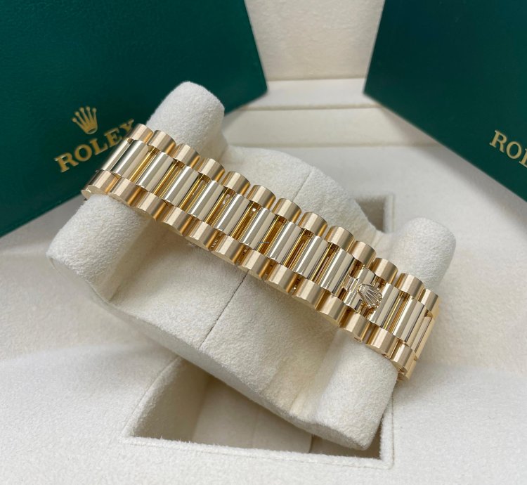Rolex Day-date 40 New Day-date 40mm 228238 Yellow Gold Presidential Champagne Baguette Dial