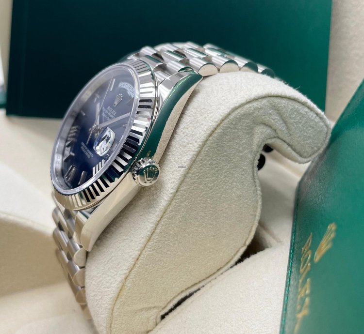Rolex Day-date 40 New Day-date 40mm 228239 White Gold Fluted Bezel Blue Ombre Dial President Bracelet