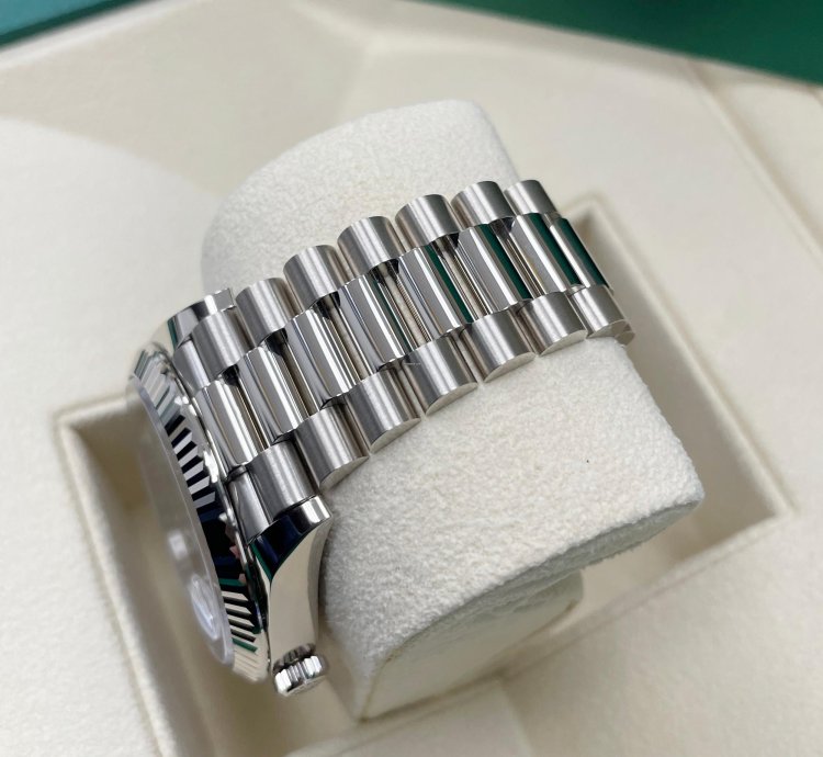 Rolex Day-date 40 New Day-date 40mm 228239 White Gold Fluted Bezel Blue Ombre Dial President Bracelet