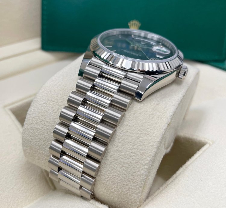 Rolex Day-date 40 New Day-date 40mm 228239 White Gold Fluted Bezel Blue Ombre Dial President Bracelet