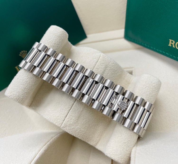 Rolex Day-date 40 New Day-date 40mm 228239 White Gold Fluted Bezel Blue Ombre Dial President Bracelet