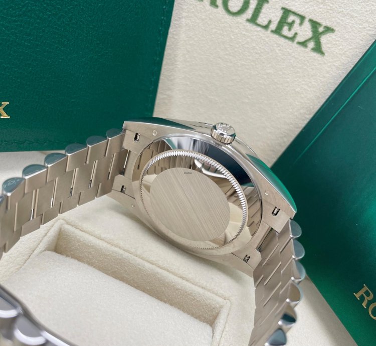 Rolex Day-date 40 New Day-date 40mm 228239 White Gold Fluted Bezel Blue Roman Dial President Bracelet