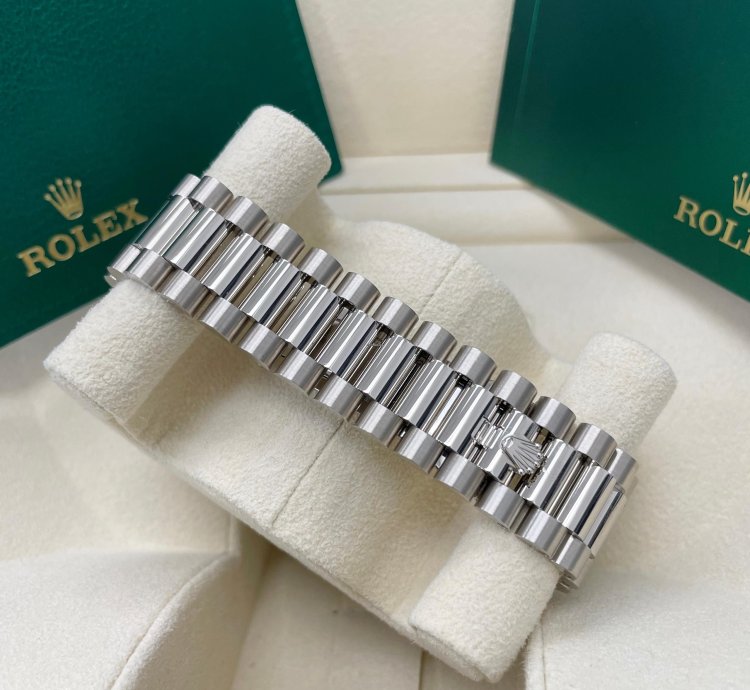 Rolex Day-date 40 New Day-date 40mm 228239 White Gold Fluted Bezel Blue Roman Dial President Bracelet