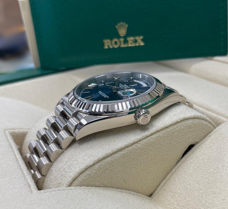Rolex Day-date 40 New Day-date 40mm 228239 White Gold Fluted Bezel Blue Roman Dial President Bracelet
