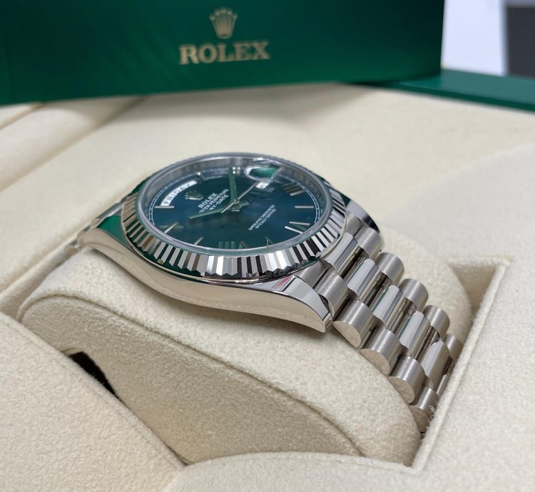 Rolex Day-date 40 New Day-date 40mm 228239 White Gold Fluted Bezel Blue Roman Dial President Bracelet