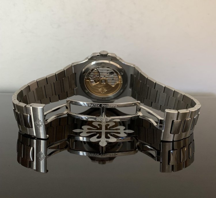 Patek Philippe Nautilus Jumbo 5711 1a Signed By President Dr Thierry Stern Full Set 2014