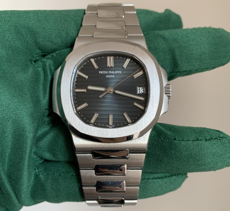 Patek Philippe Nautilus Jumbo 5711 1a Signed By President Dr Thierry Stern Full Set 2014