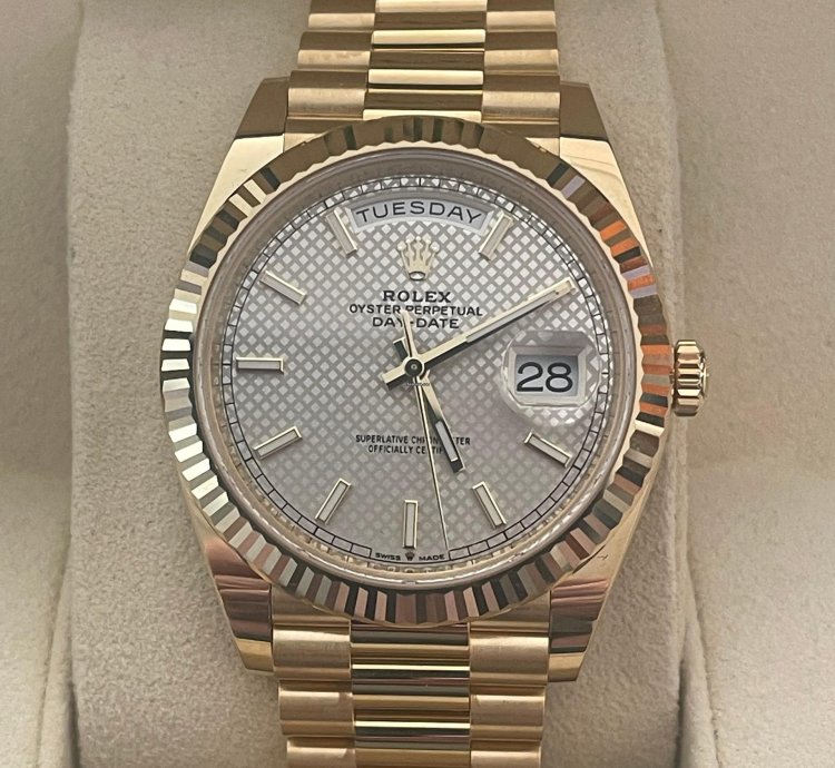 Rolex Day-date 40 New Gold Rolex President With Silver Diagonal Motif Dial