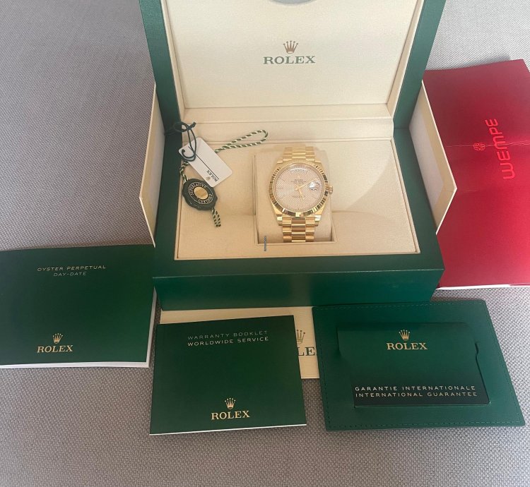 Rolex Day-date 40 New Gold Rolex President With Silver Diagonal Motif Dial
