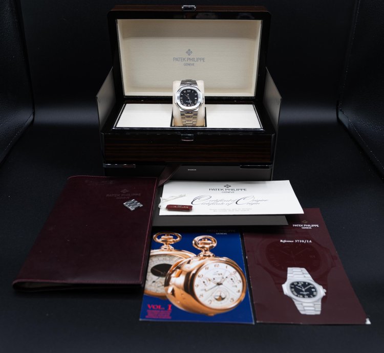 Patek Philippe Nautilus Jumbo Steel Black Power Reserve 42mm
