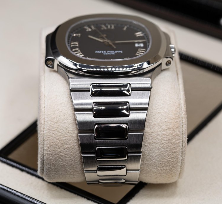 Patek Philippe Nautilus Jumbo Steel Black Power Reserve 42mm