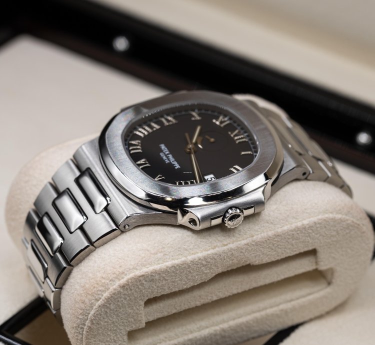 Patek Philippe Nautilus Jumbo Steel Black Power Reserve 42mm