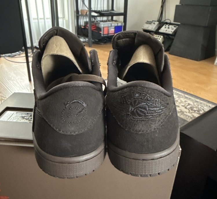 Jordan 1 Low Travis Scott Dark Mocha Velvet Brown