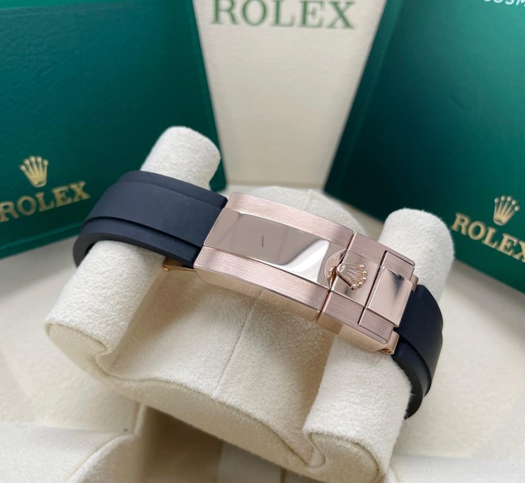 Rolex Daytona New 116515 Daytona Rose Gold Sundust Pink Baguette Dial Oysterflex Band