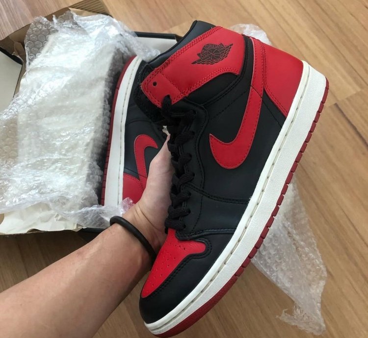 2001 Nike Air Jordan 1 - Bred