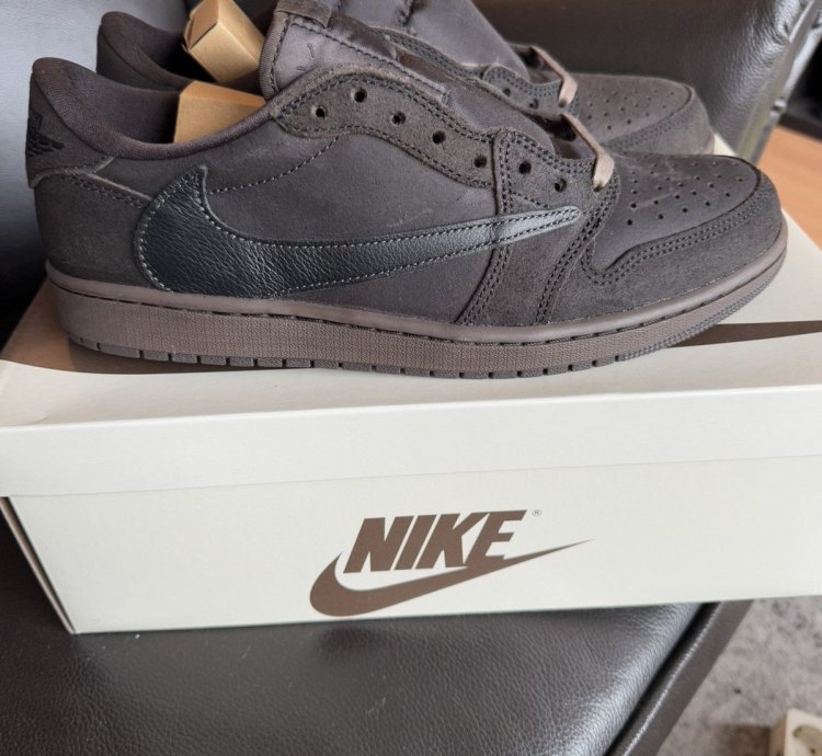 Jordan 1 Low Travis Scott Velvet Brown