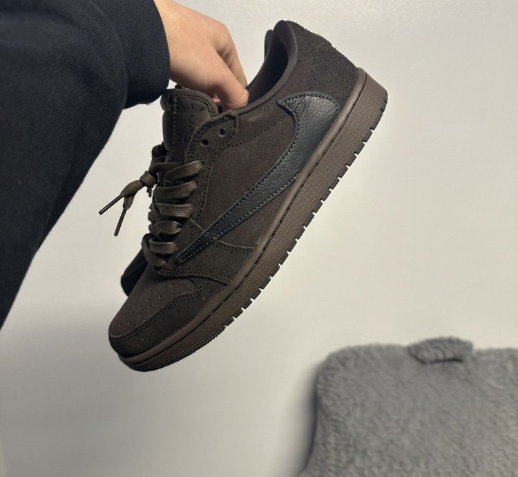 Jordan 1 Low Travis Scott Velvet Brown