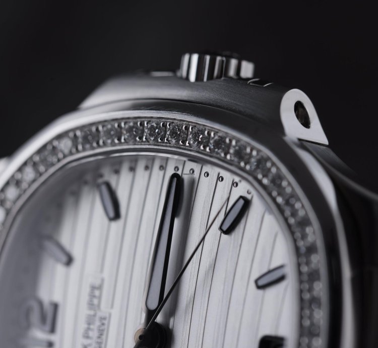 Patek Philippe Nautilus Ladies Automatic Ref 7018 1a-001 Silver Dial 33mm Stainless Steel Box And Papers 2015