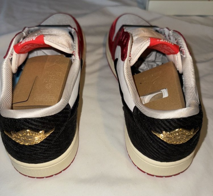 Jordan 1 Low Trophy Room