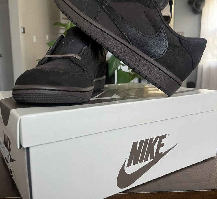 Jordan 1 Low Velvet Travis Scott