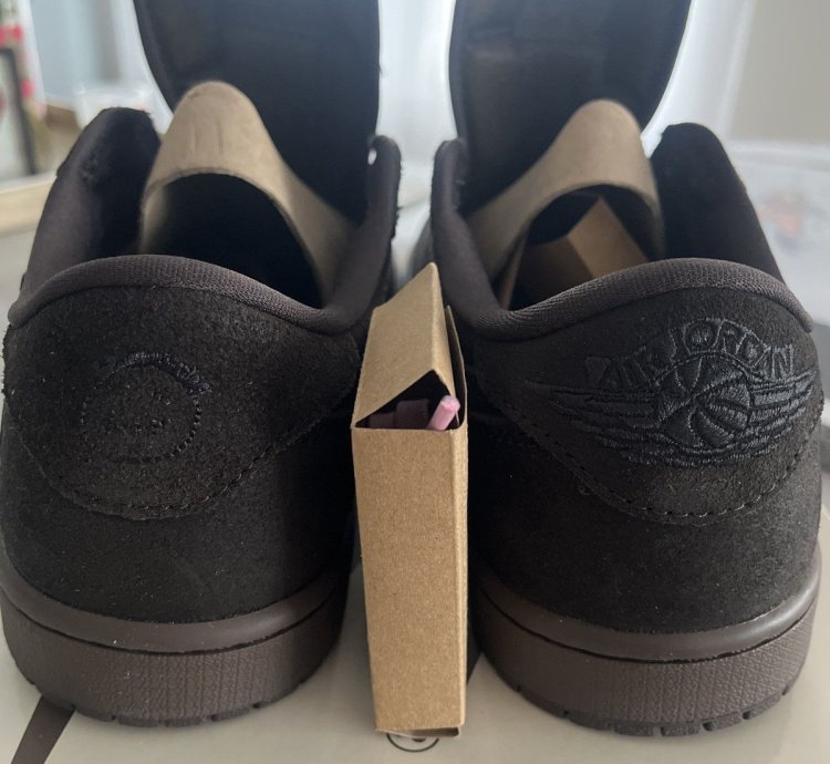 Jordan 1 Low Velvet Travis Scott